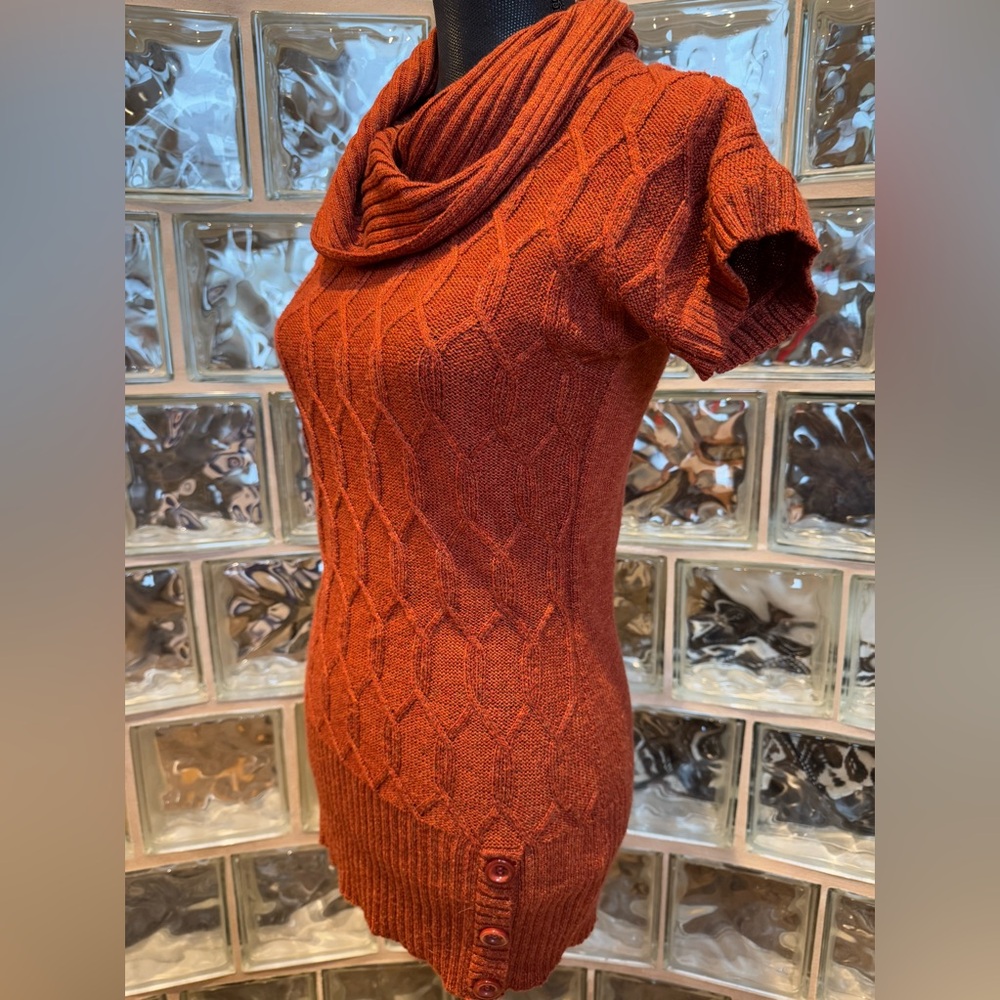 Maurice’s Cowl Neck Women’s Short Sleeve Sweater. Size Small.